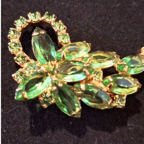 Vintage Green Rhinestone Brooch - Picture 3 of 7